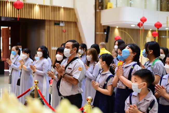 Chùm ảnh mồng một Tết Nhâm Dần